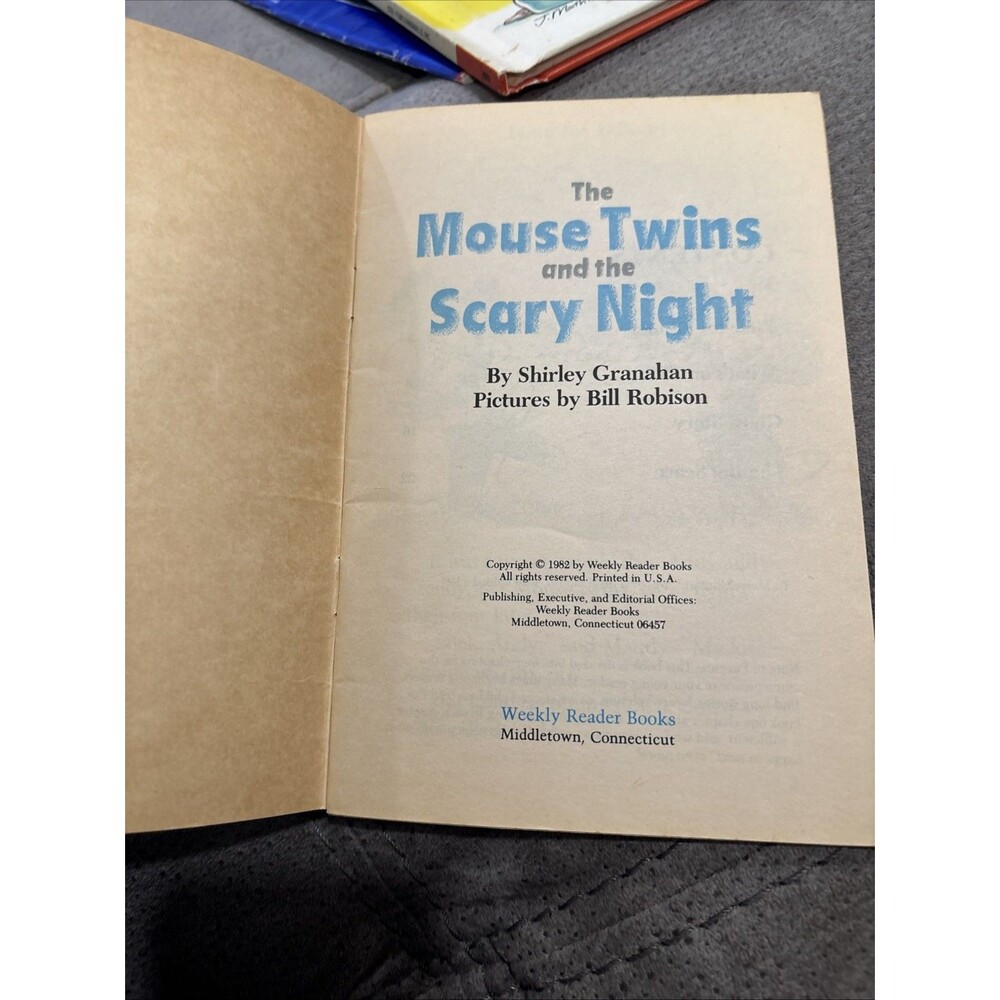 The Mouse Twins and the Scary Night by Shirley Granaham Weekly Reader Books 1982 - Picture 3 of 6